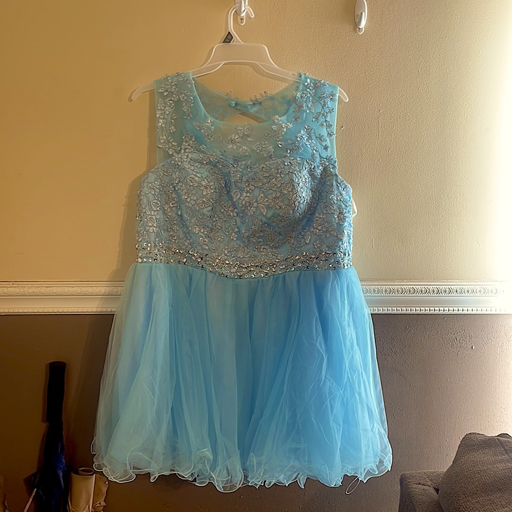Used prom dress. (Worn Once)